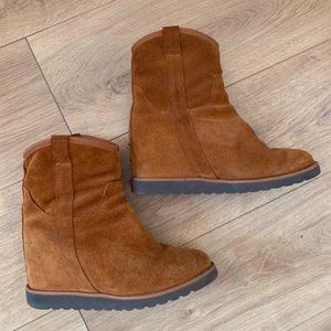 Brown leather ankle boots